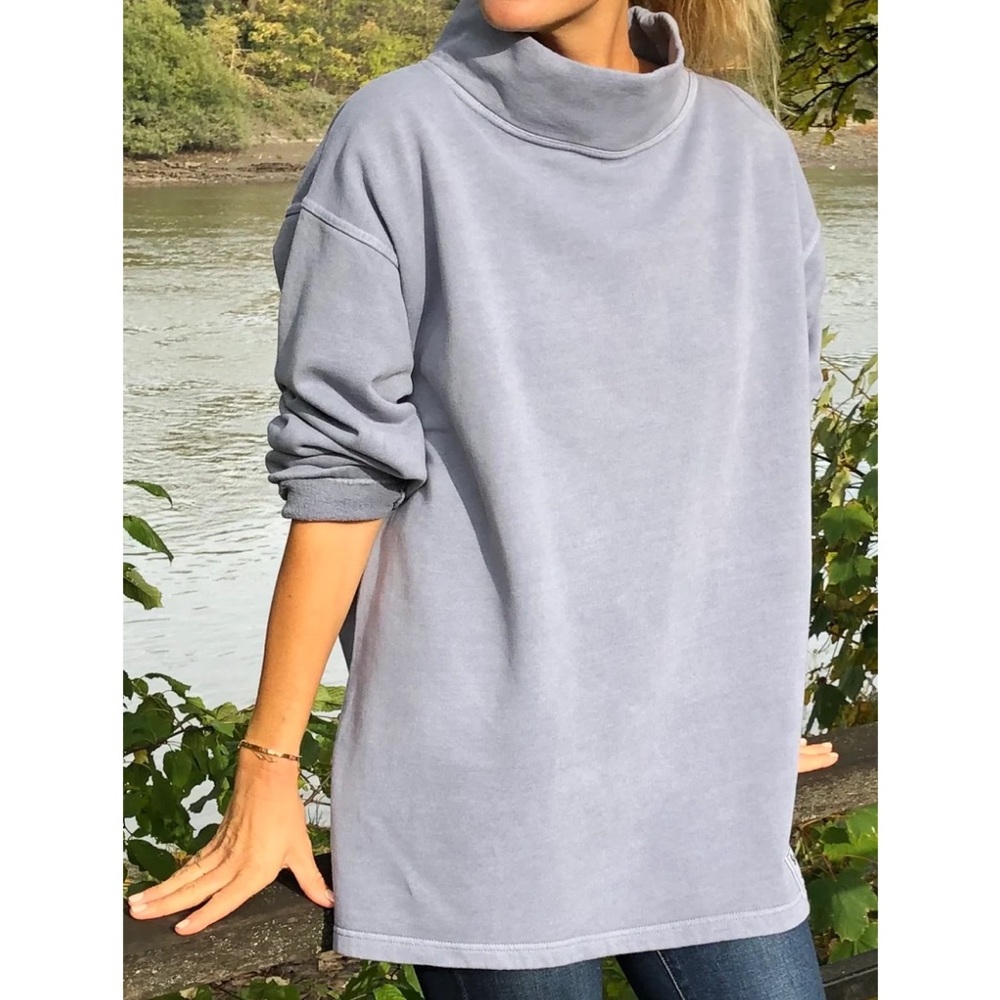 Elegant Gray Women's Turtleneck Sweatshirt